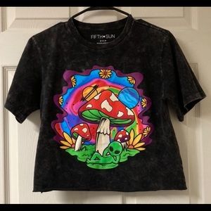 Crop top alien with a mushroom size small brand fifth sun color gray, black